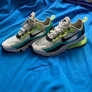 Never worn Nike air max 270